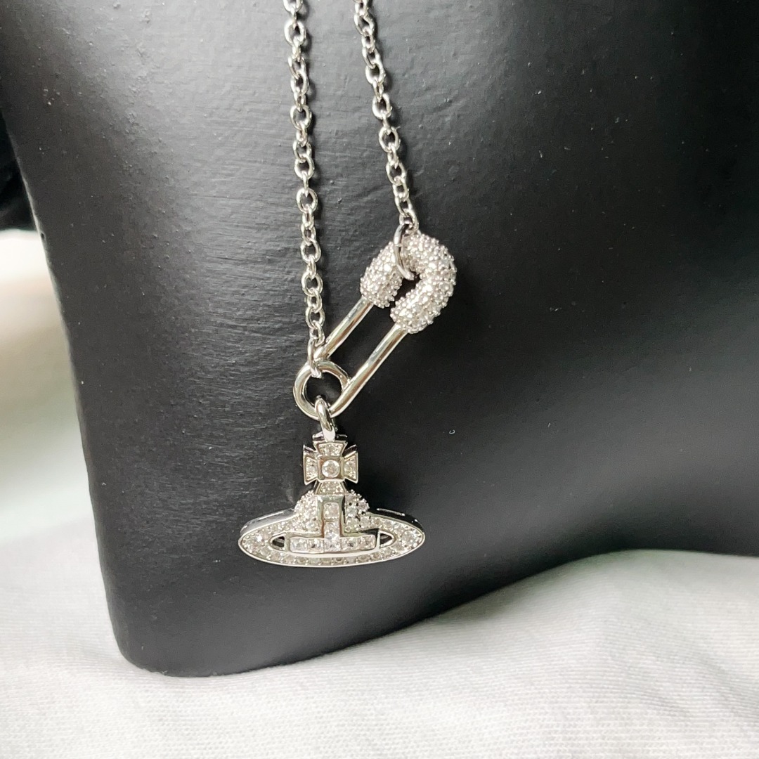 u1u1enne westwood sliver necklace