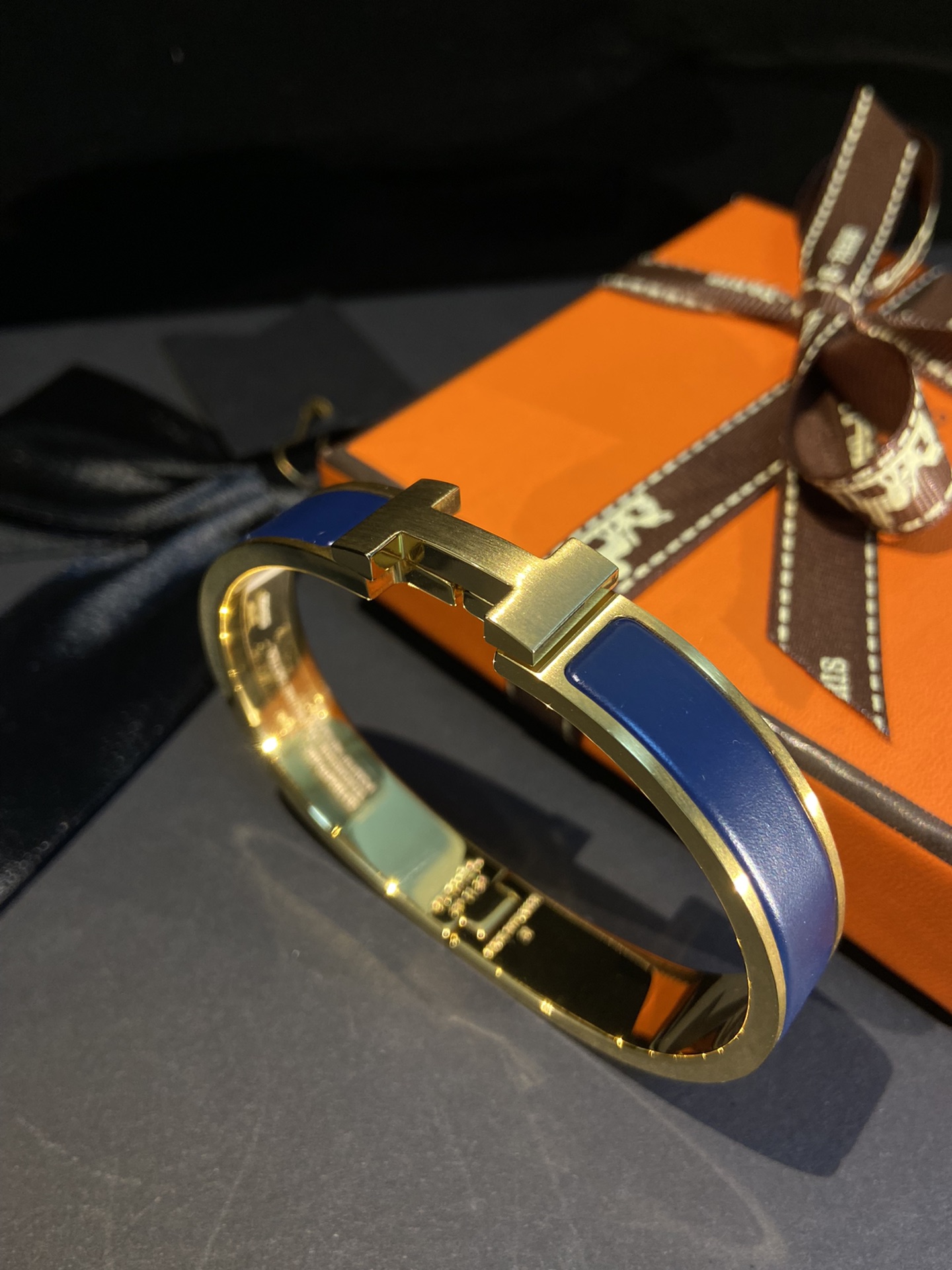 H**me5 hh bracelet 002 golden and blue