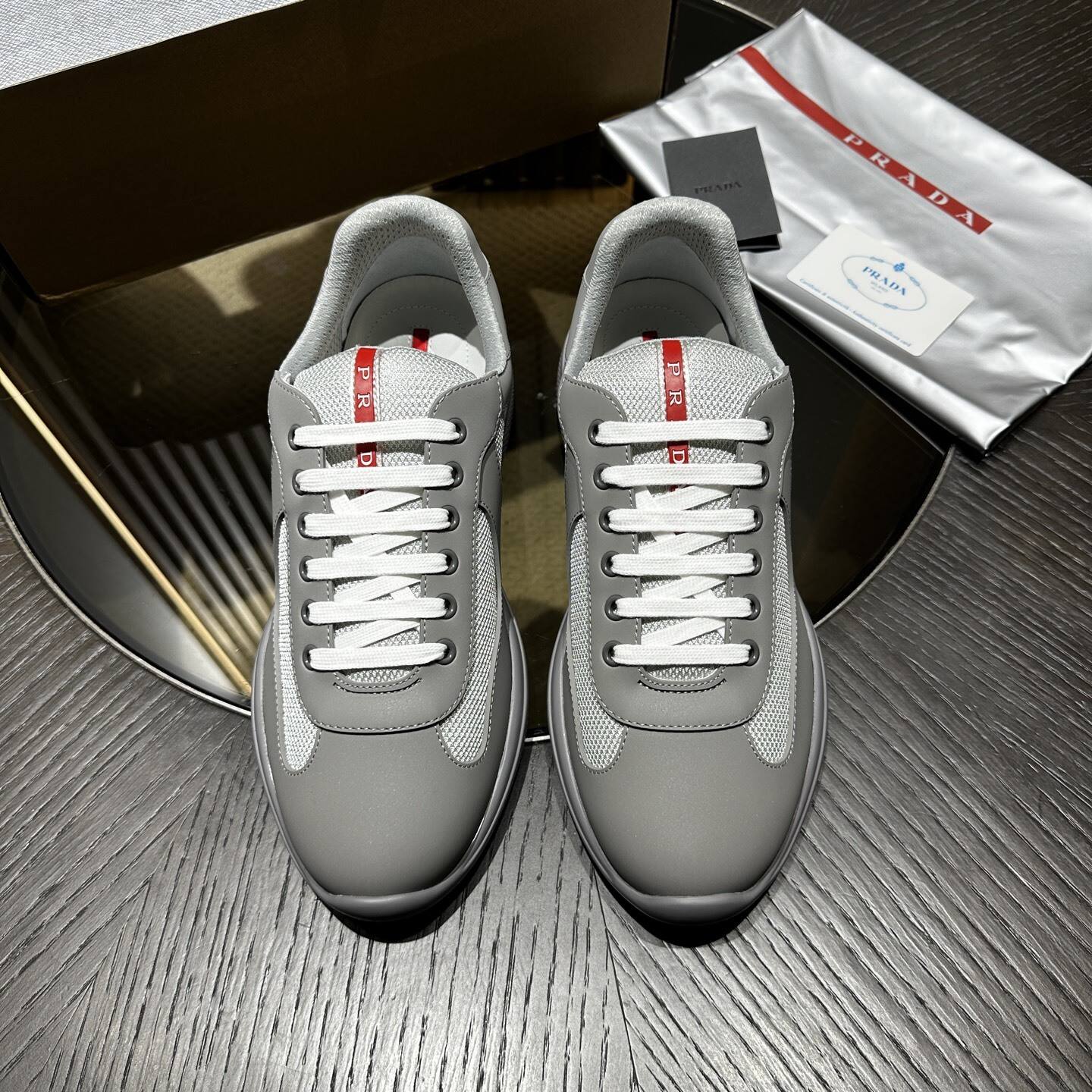 Pra*a sneaker 001