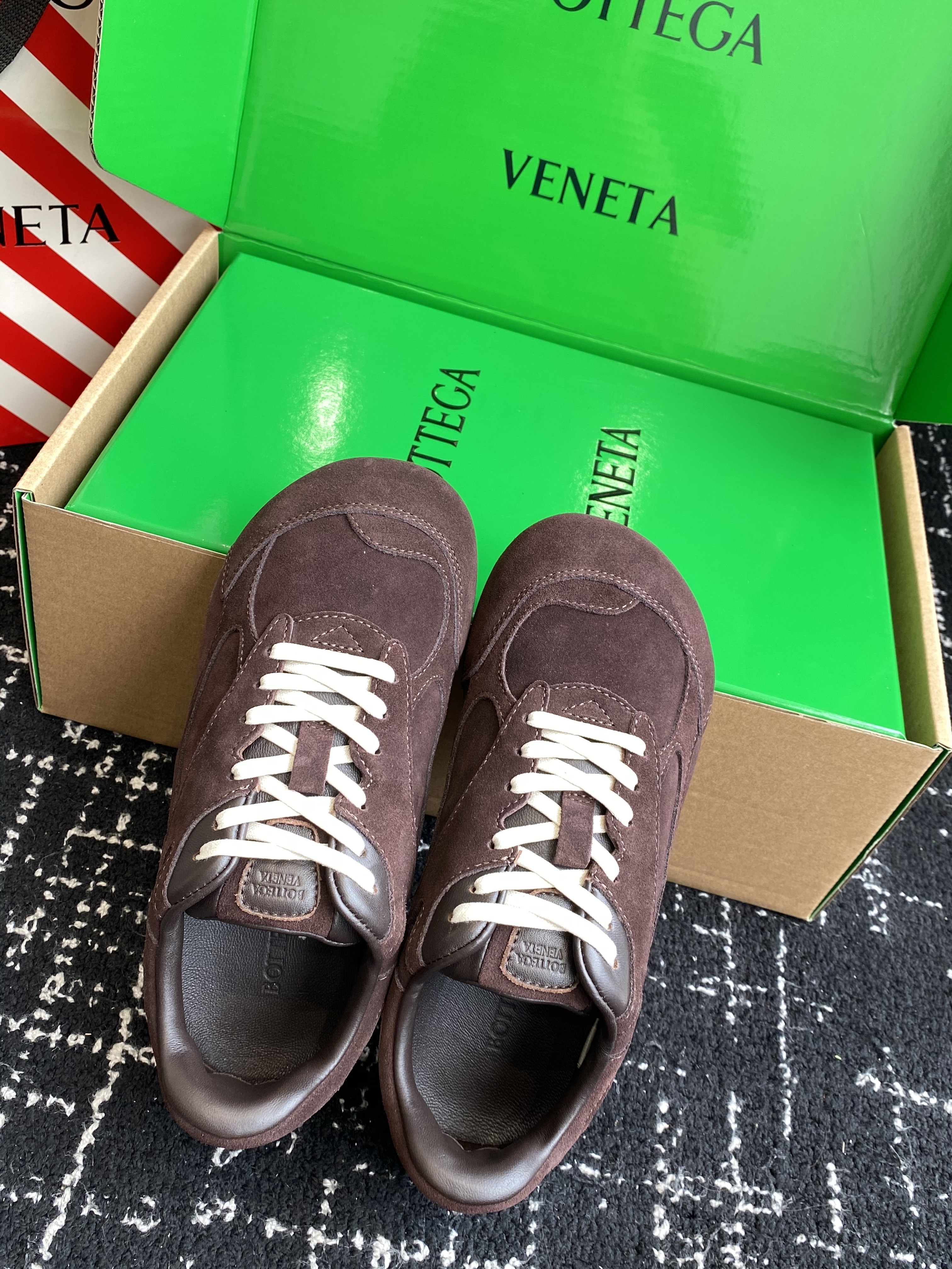 b0tt*ga Ven*ta sneaker 02