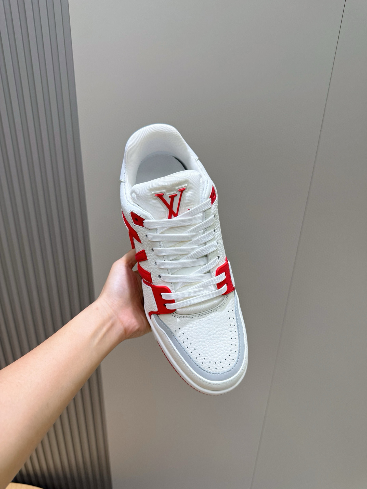 l0vis Vvtt0n trainer sneaker 14