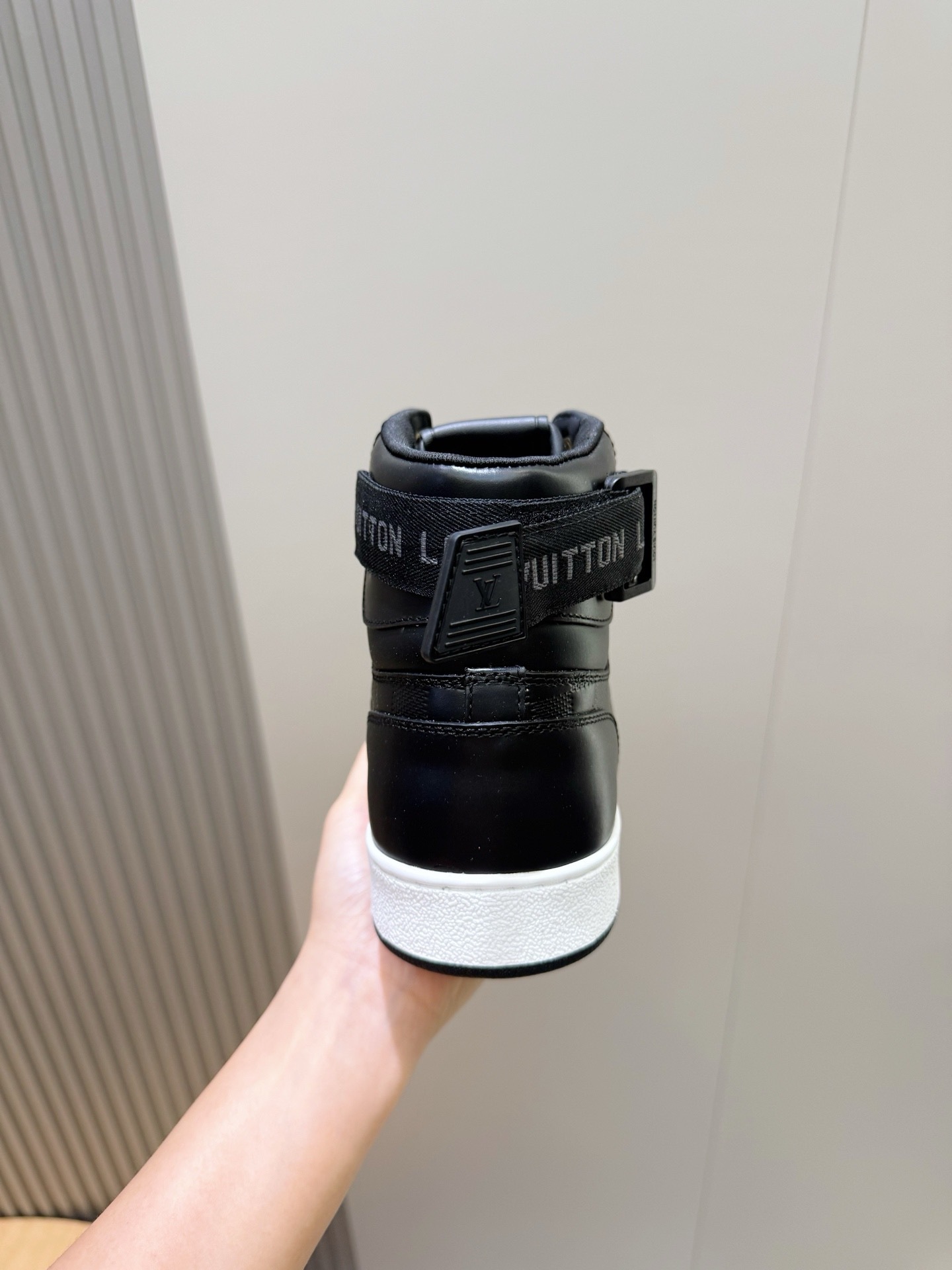 l0vis Vvtt0n high-top sneakers 01