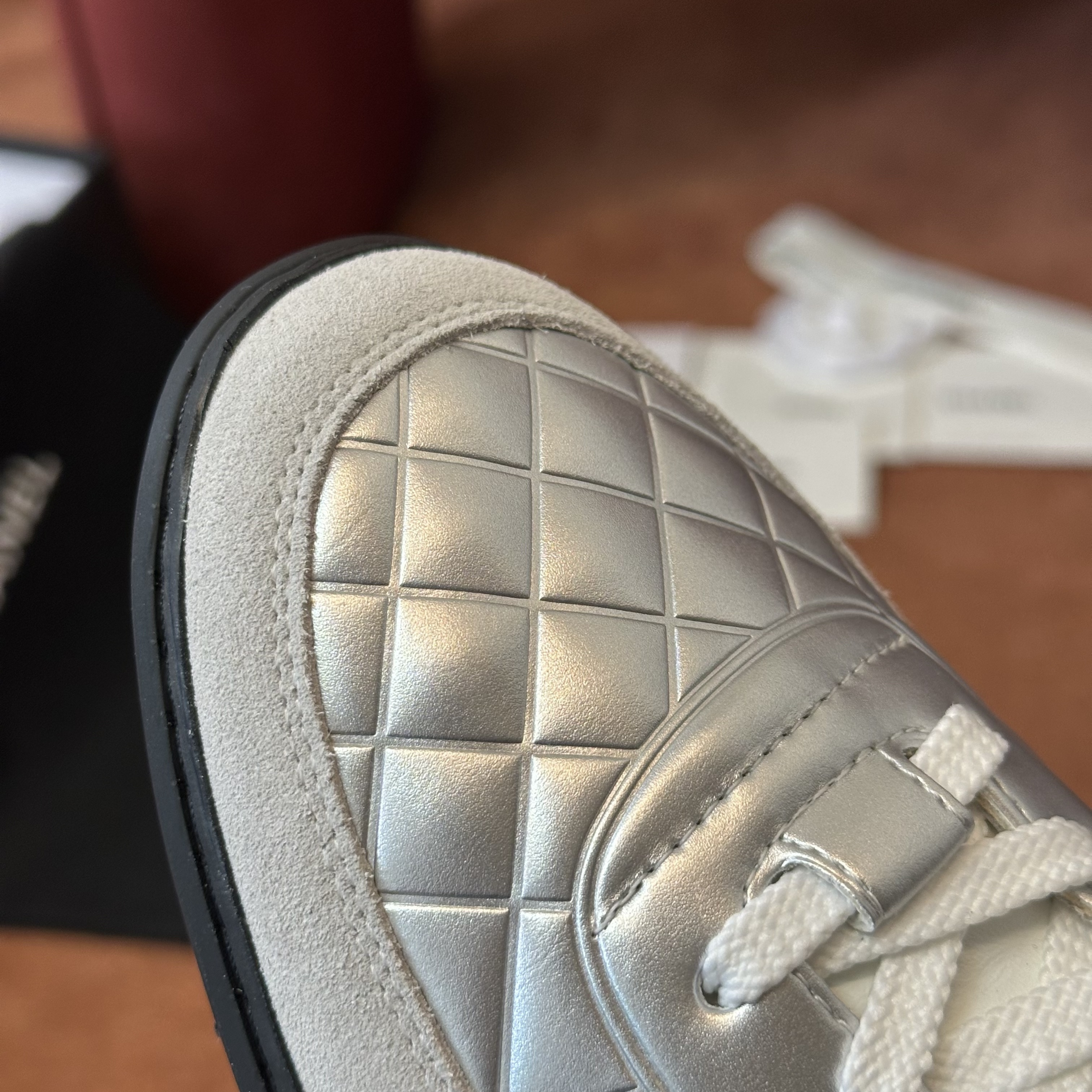 Ch**el sneaker 01